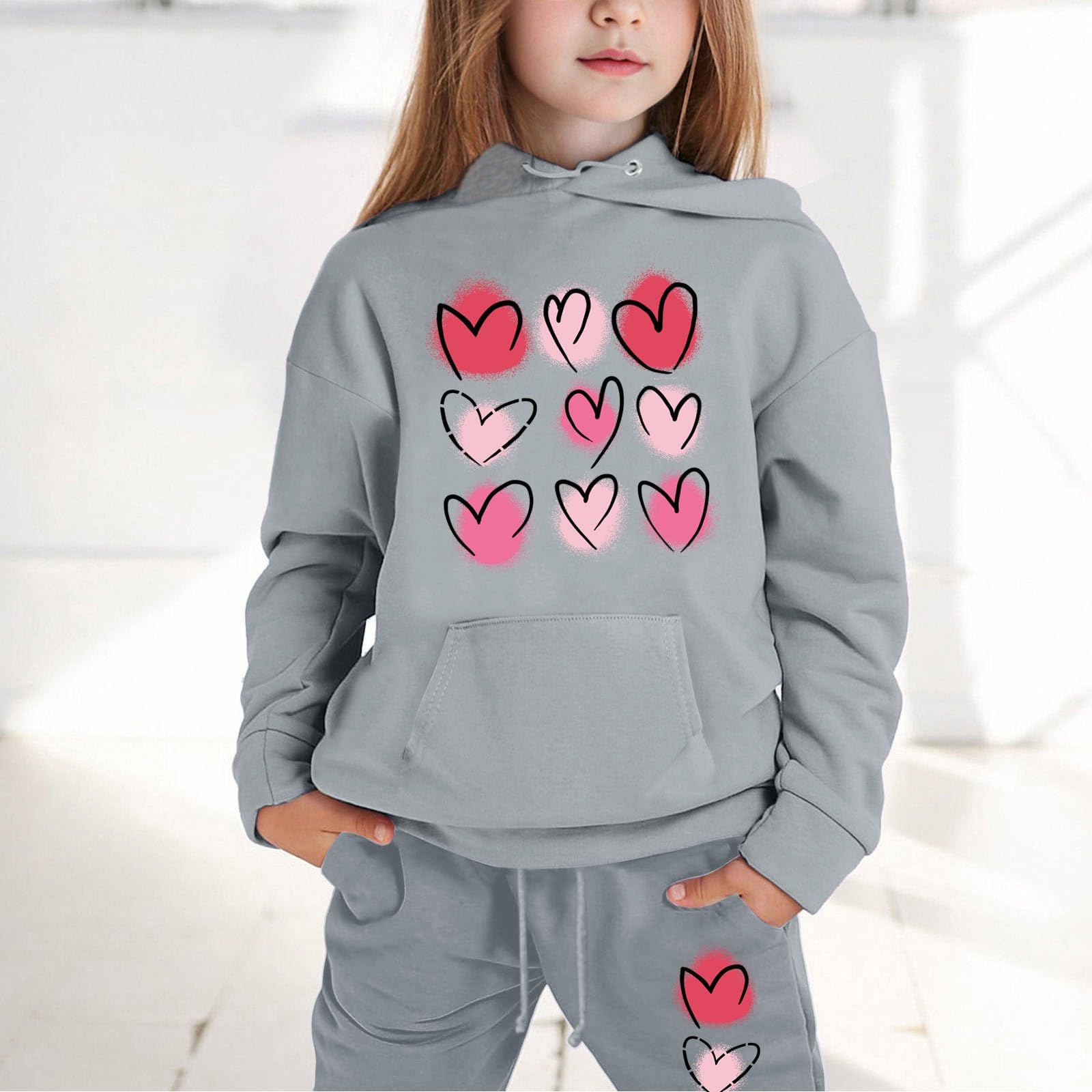 Conjunto de entrenamiento para niñas, 2 piezas, otoño 2025, con capucha, manga larga, gráfico, cómodo, estampado de corazón, pantalones de chándal para salir, correr, viajar, acogedor