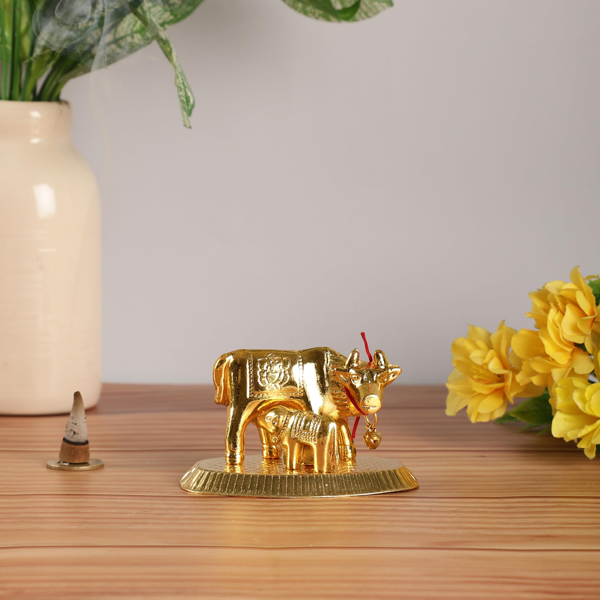 PURESTORY Metal Kamdhenu Cow with Calf for Home,Office,Pooja,Vastu,Good Luck,Home Temple - Gold - 3.7 x 2.4 Inch