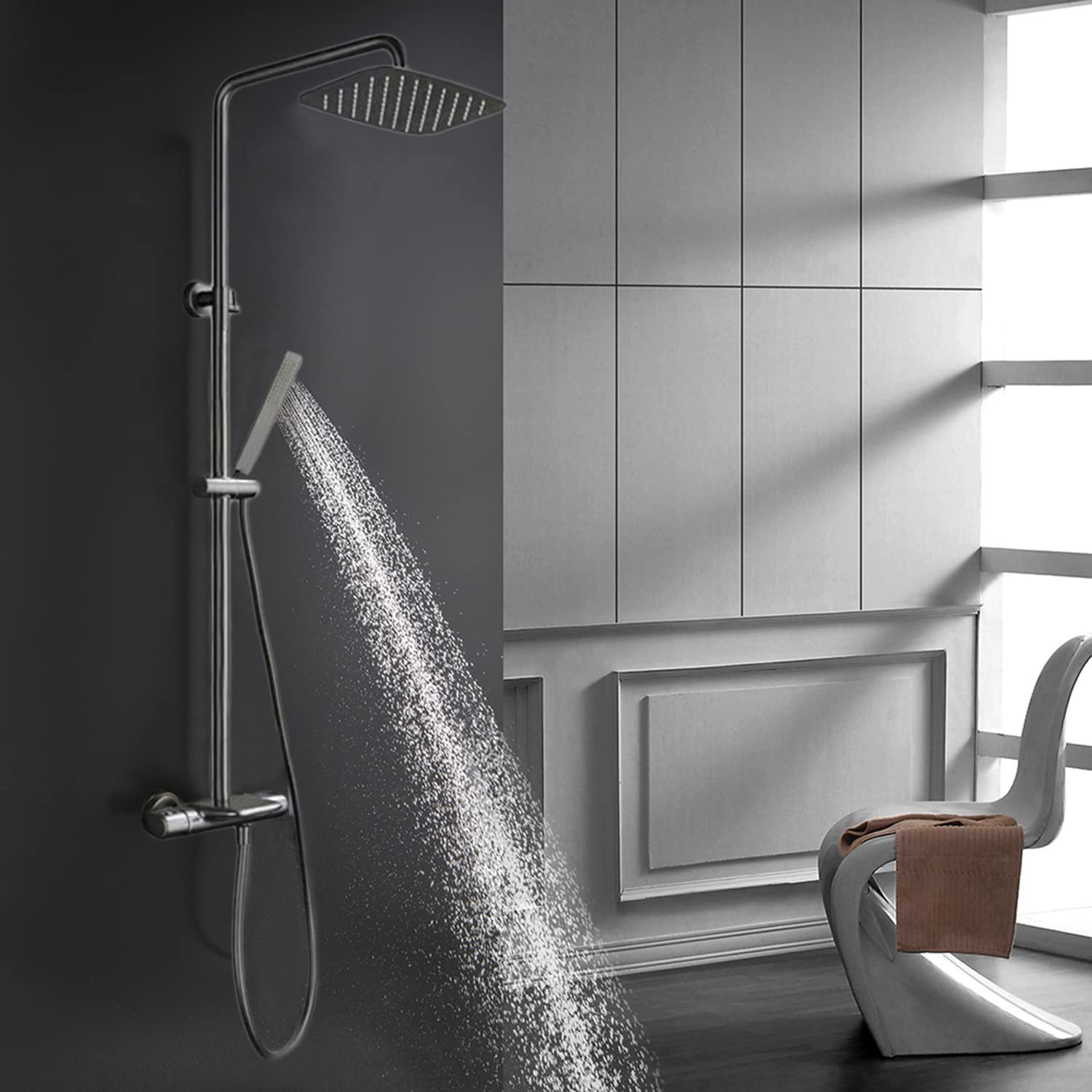 Ensemble de douche or brossé mural pour créer une ambiance spa moderne à la maison
