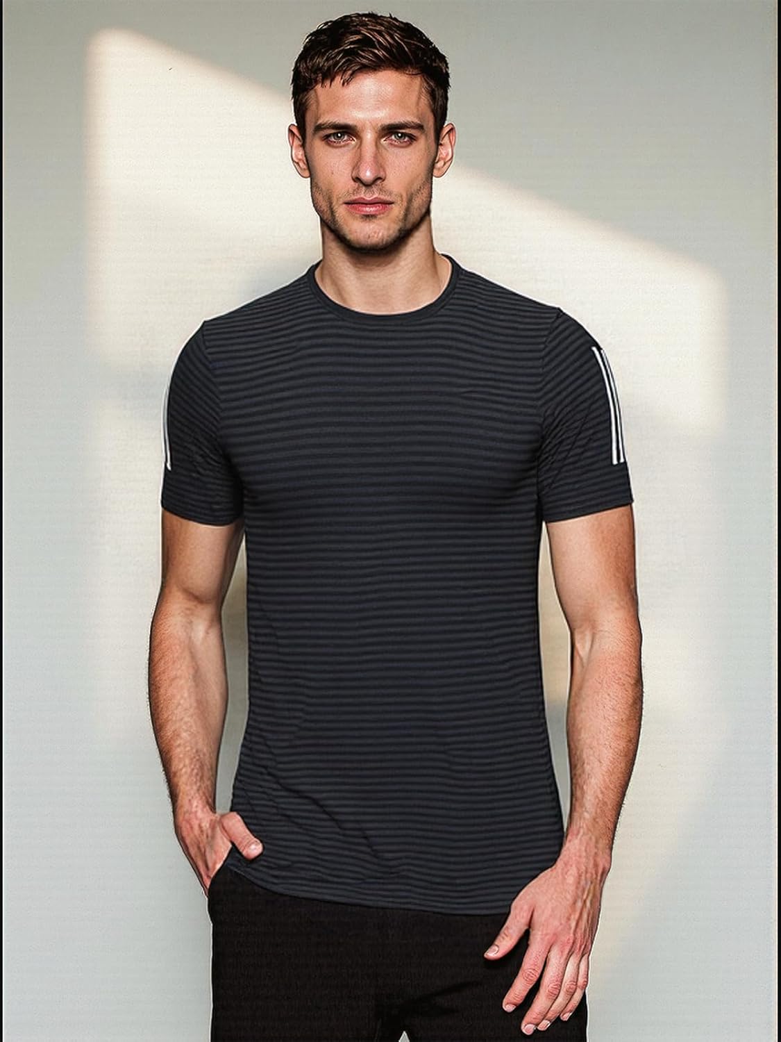 Men's Athletic Short-Sleeve T-Shirt with Stripe Detail, Casual Sportswear Top for Training and Daily Wear