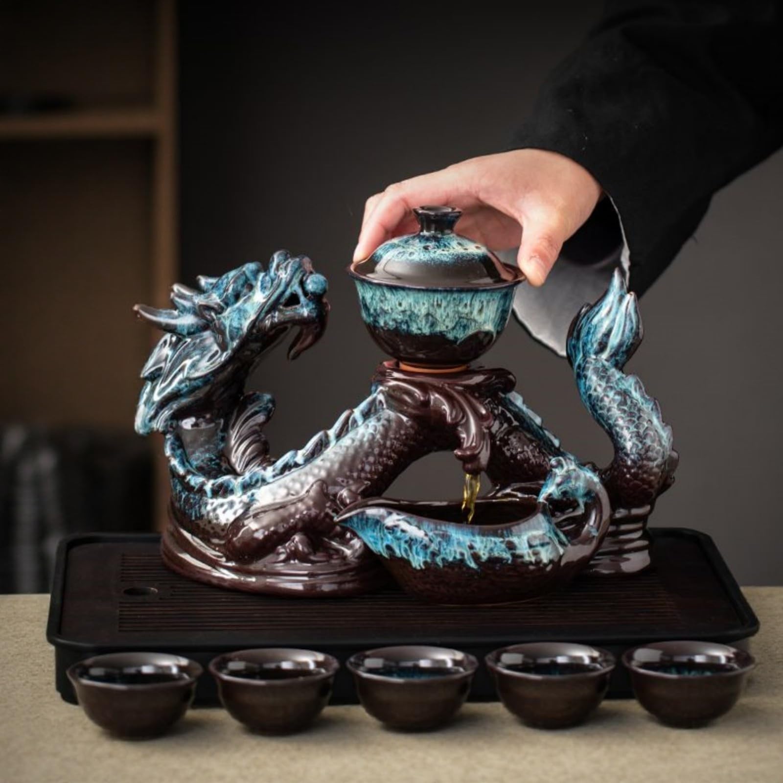 Chiński zestaw do herbaty Gongfu – ceramiczny czajniczek z zaparzaczem, 8 filiżanek, półautomatyczny, z motywem smoka do herbaty liściastej