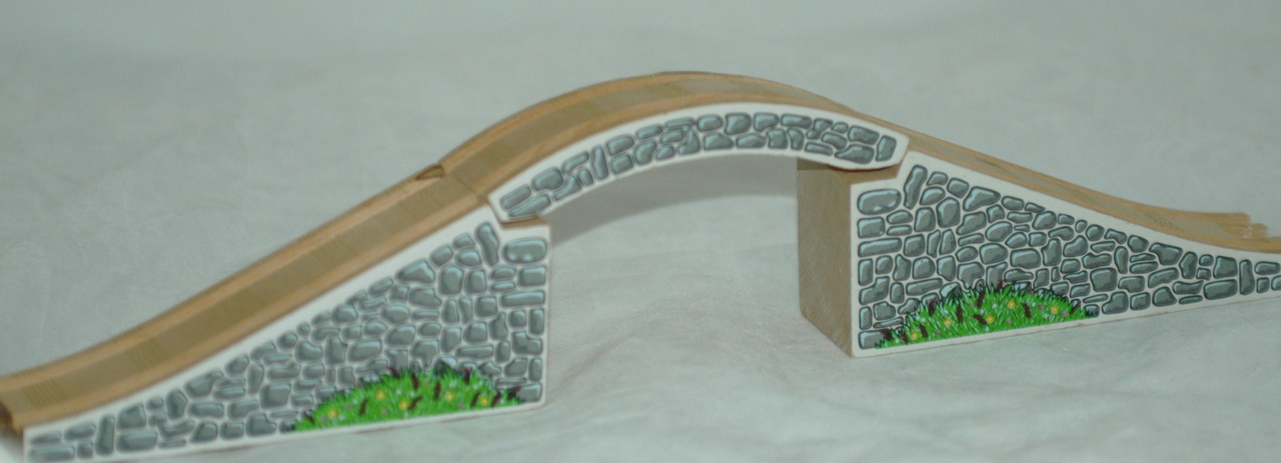 値下げ！木製レール機関庫　操車庫　きかんしゃトーマス　BRIO ラーニングカーブ 値下げ！木製レール機関庫 操車庫 きかんしゃトーマス BRIO