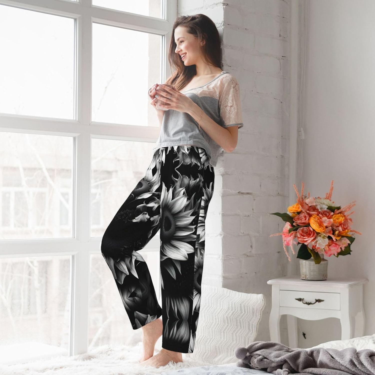 Black And White Sunflowers Print Cozy Flannel Pajama Pants For Women,Warm Christmas Pj Pants,Cute Fleece Pajamas