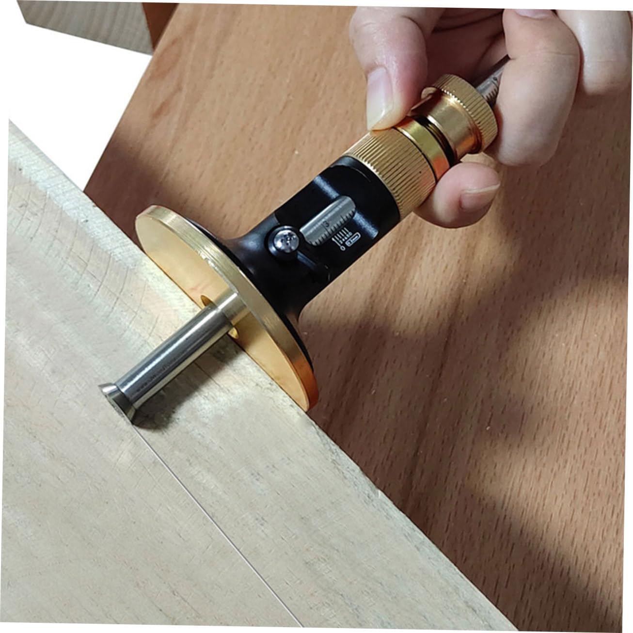 European Woodworking Scribe Gauge with Carbide Blade, Fine-tuning Parallel Line Marking Tool for Carpenters, Precision Mortise Gauge for Woodworking Layout