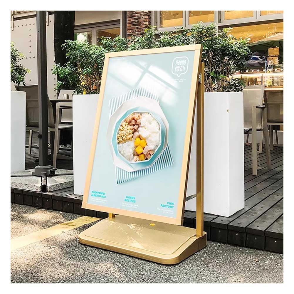 Présentoir sur pied robuste doré au design premium pour affiches publicitaires