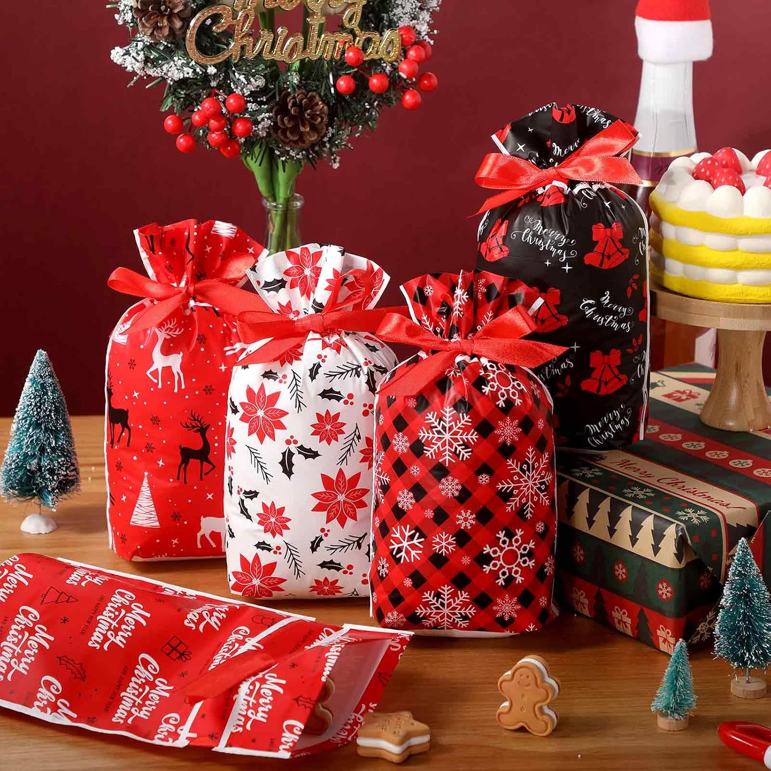 Funrous 50 Pcs Christmas Drawstring Bags Xmas Plastic Drawstring Gift Bags Christmas Candy Bags Xmas Red Black Candy Bag for Birthday Party Snack Packaging Wedding Gifts Wrapping Party Favors