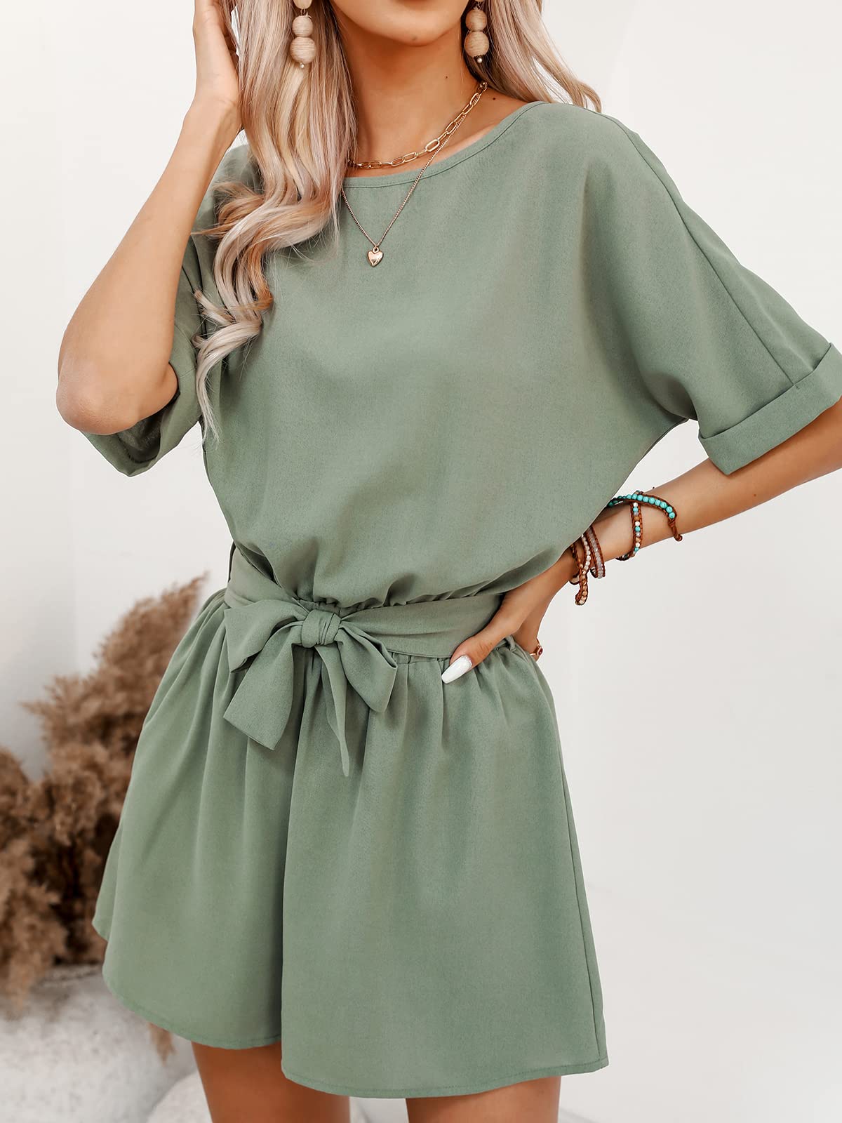 CUPSHE Damen Jumpsuit Rundhals Kurzarm Rückenschlitz Weites bein Kurz Romper mit Taillenschnürung Sommer Hosenanzug Playsuit