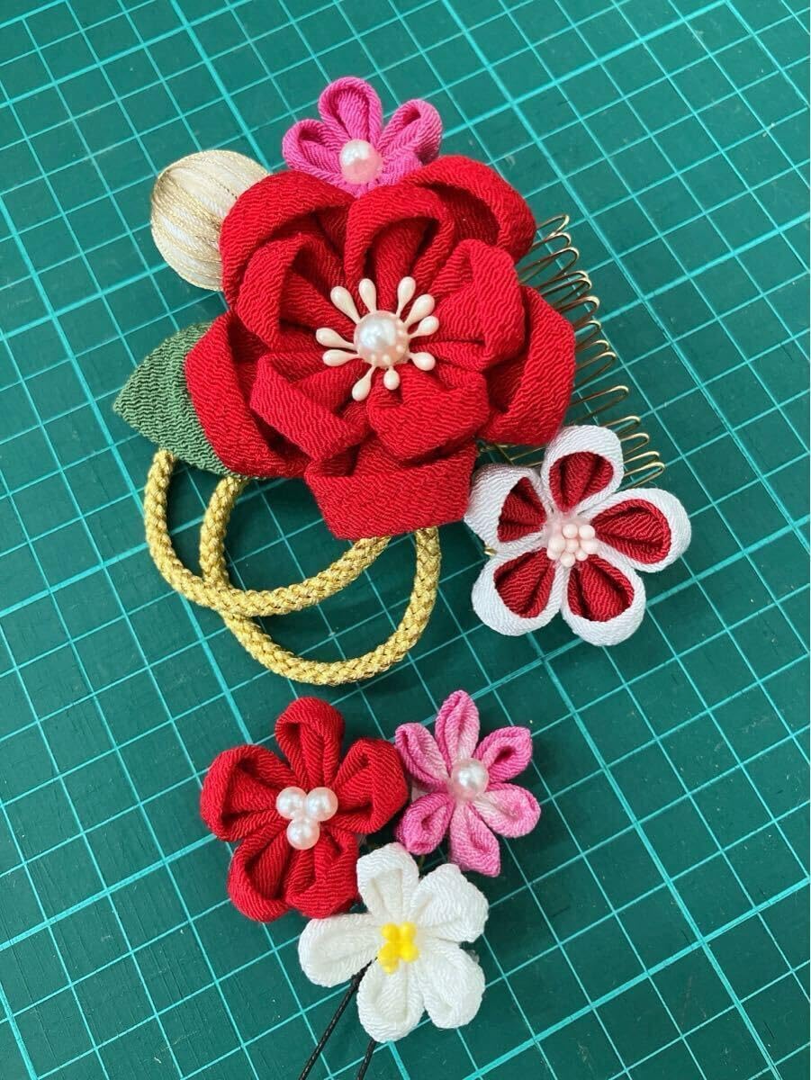 髪飾り つまみ細工 成人式 卒業式 七五三 振袖 和装 着物 赤