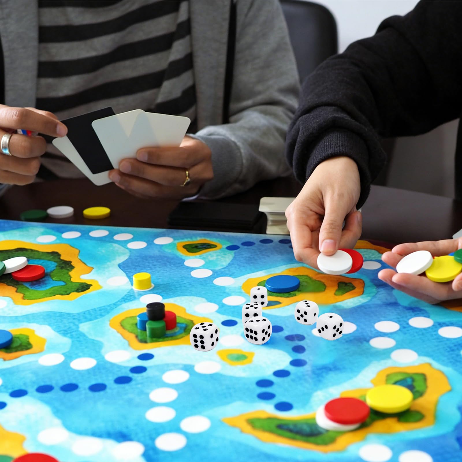 Set di 100 Dadi da Gioco 14mm, Dadi a 6 Facce Standard D6 in Acrilico, Ideale per Giochi da Tavolo e Didattica Matematica, Include 2 Scatole Contenitore Trasparenti (Bianco)