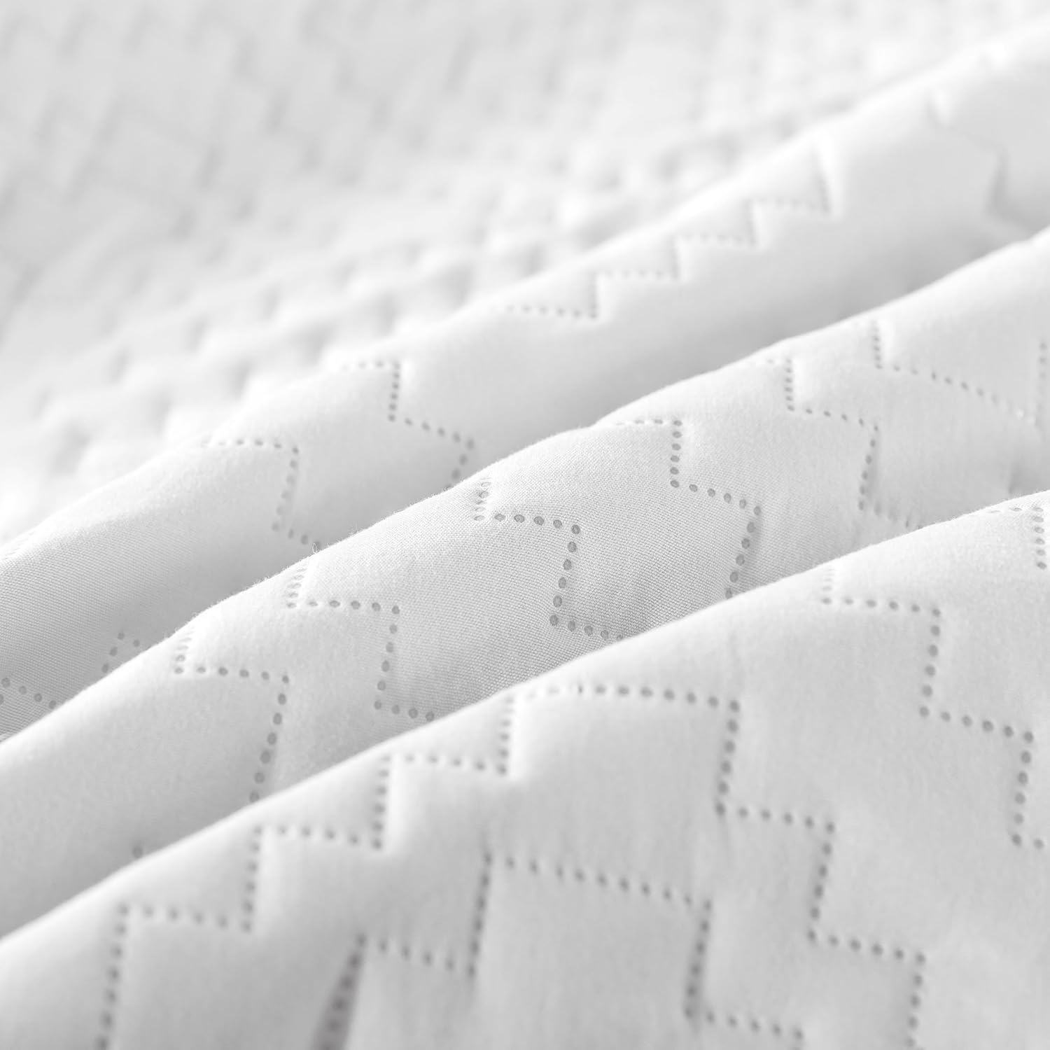 R.SHARE White King Size Quilt Bedding Sets with Pillow Shams, Boho Lightweight Soft Bedspread Coverlet, Quilted Blanket Thin Comforter Bed Cover for All Season, 3 Pieces, 104x90 inches - Image 5