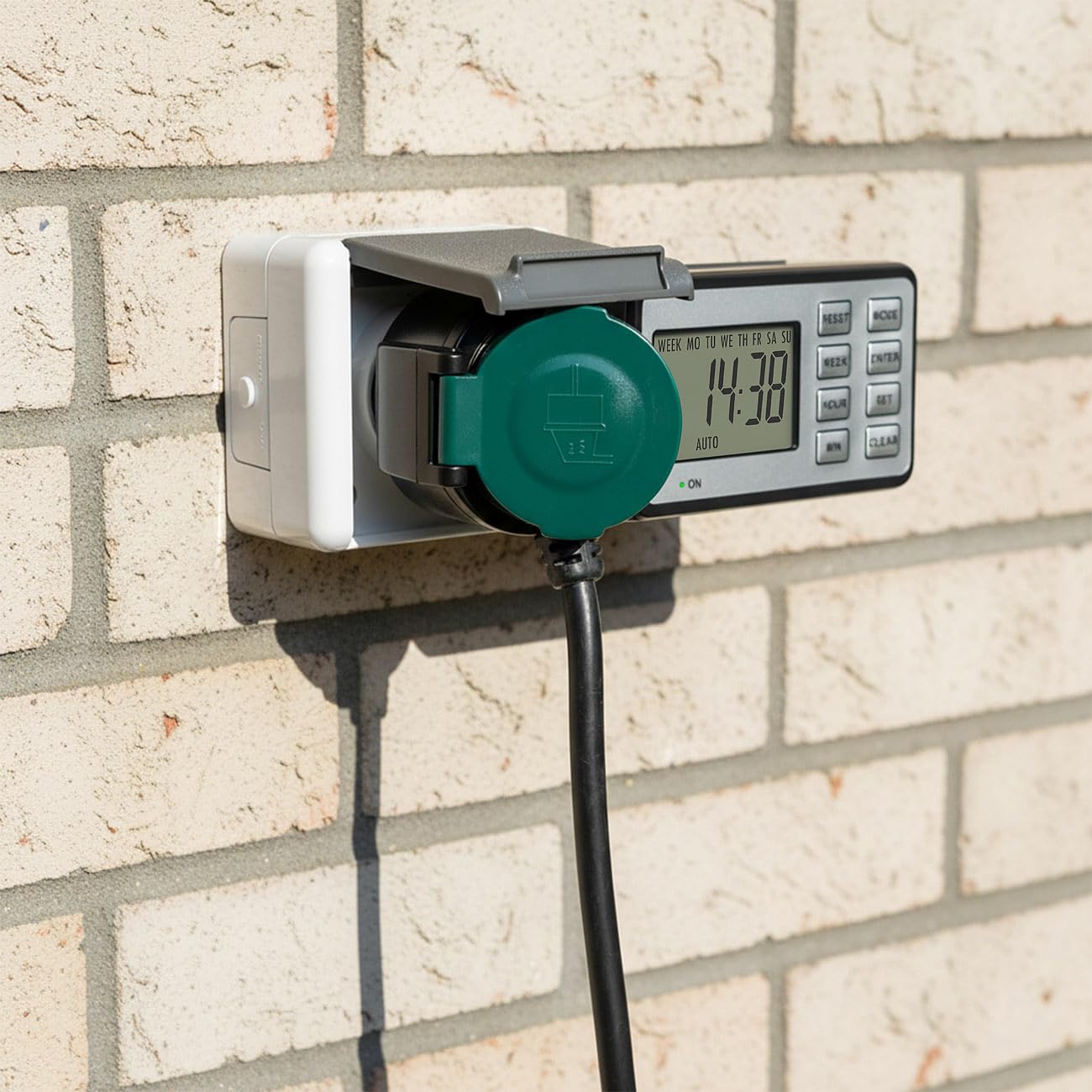 revolt Steckdosen-Zeitschalter: 4er-Set Outdoor-Zeitschaltuhren, programmierbare Zeiten, minutengenau (Standby-Energiesparsteckdosen, Uhr)