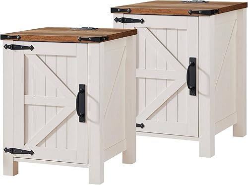 OKD Juego de 2 mesitas de noche de granja con estación de carga, mesa auxiliar rústica de 18 pulgadas con armario de puerta de granero, estante de