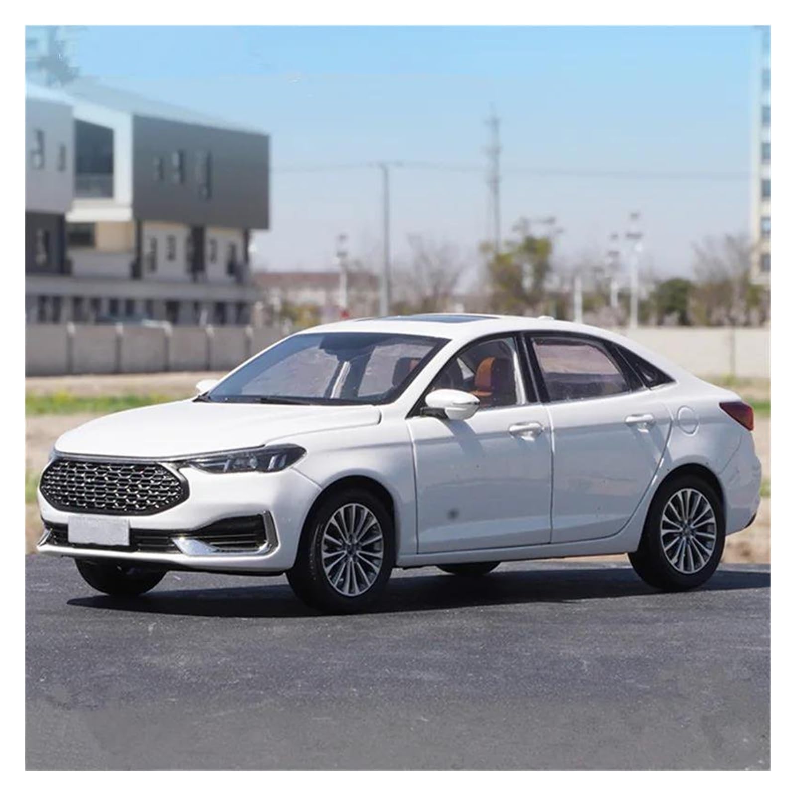 UIFCOG Die Cast Collectible Car Model 1:18 For ESCORT 2022 Alloy Diecasts Model Vehicles Ornaments