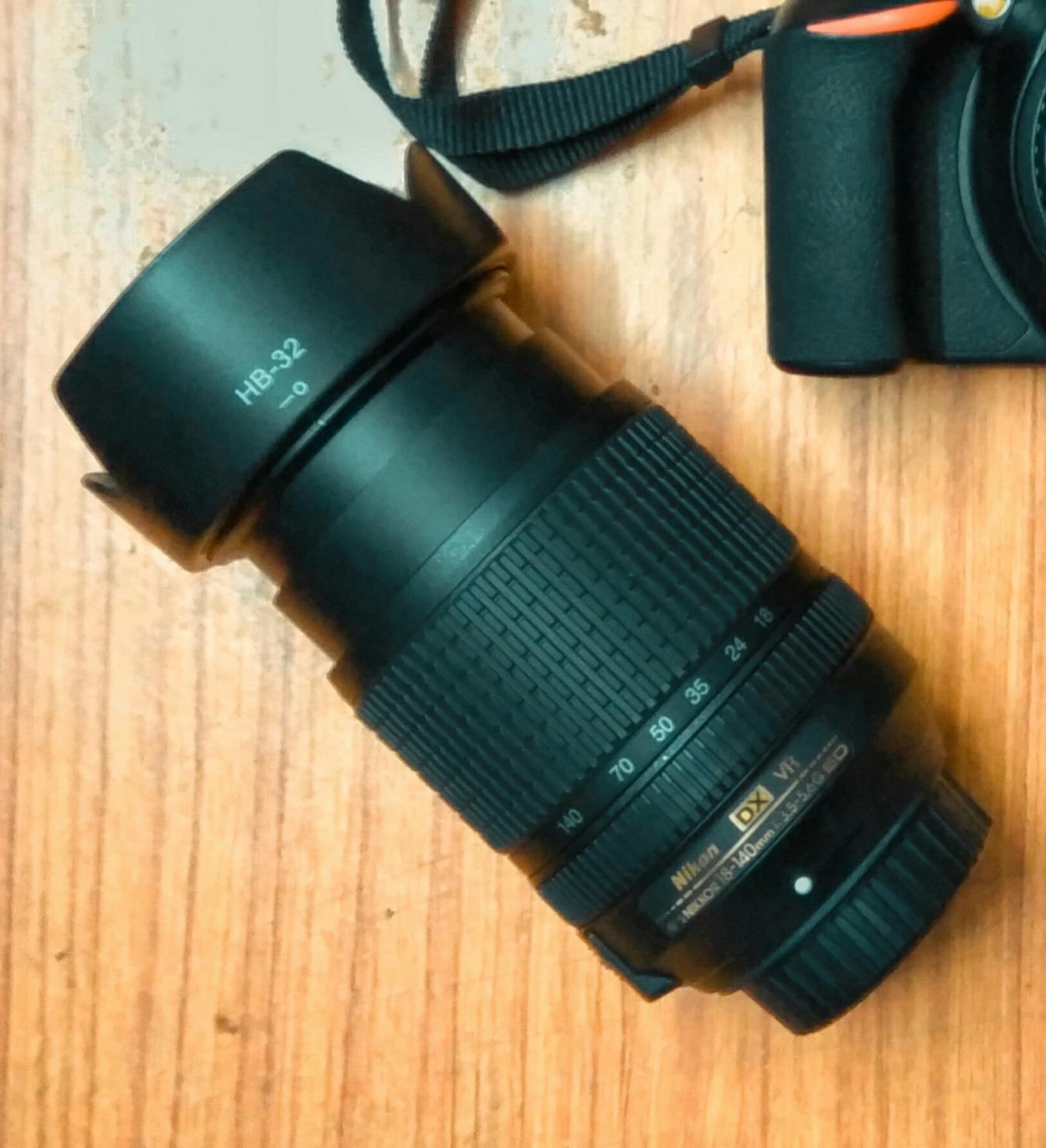 Nikon HB-32 Bayonet Lens Hood For AF-S DX NIKKOR 18-140mm F/3.5-5.6G E