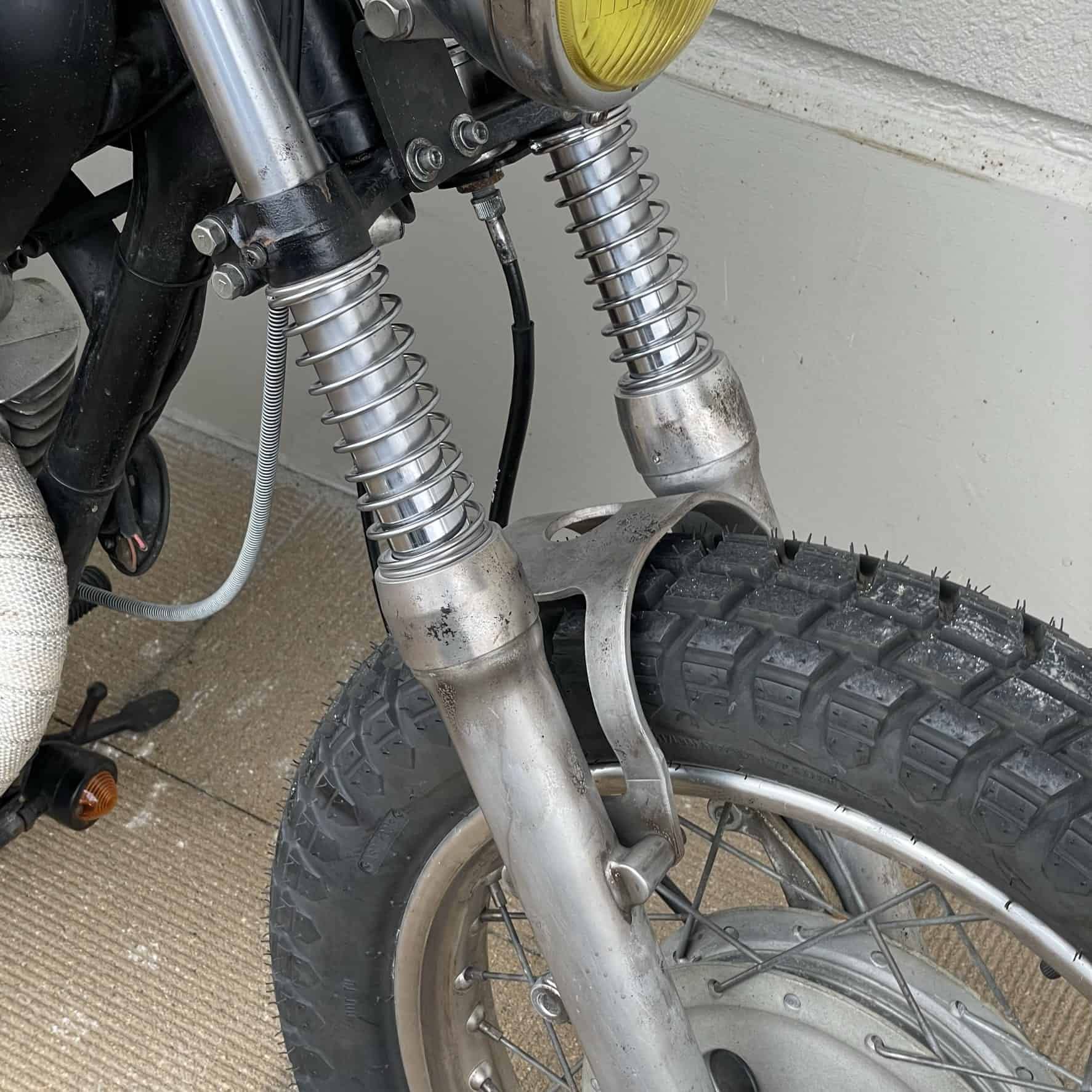 Amazon | SR400/500 フロントフォークスタビライザー