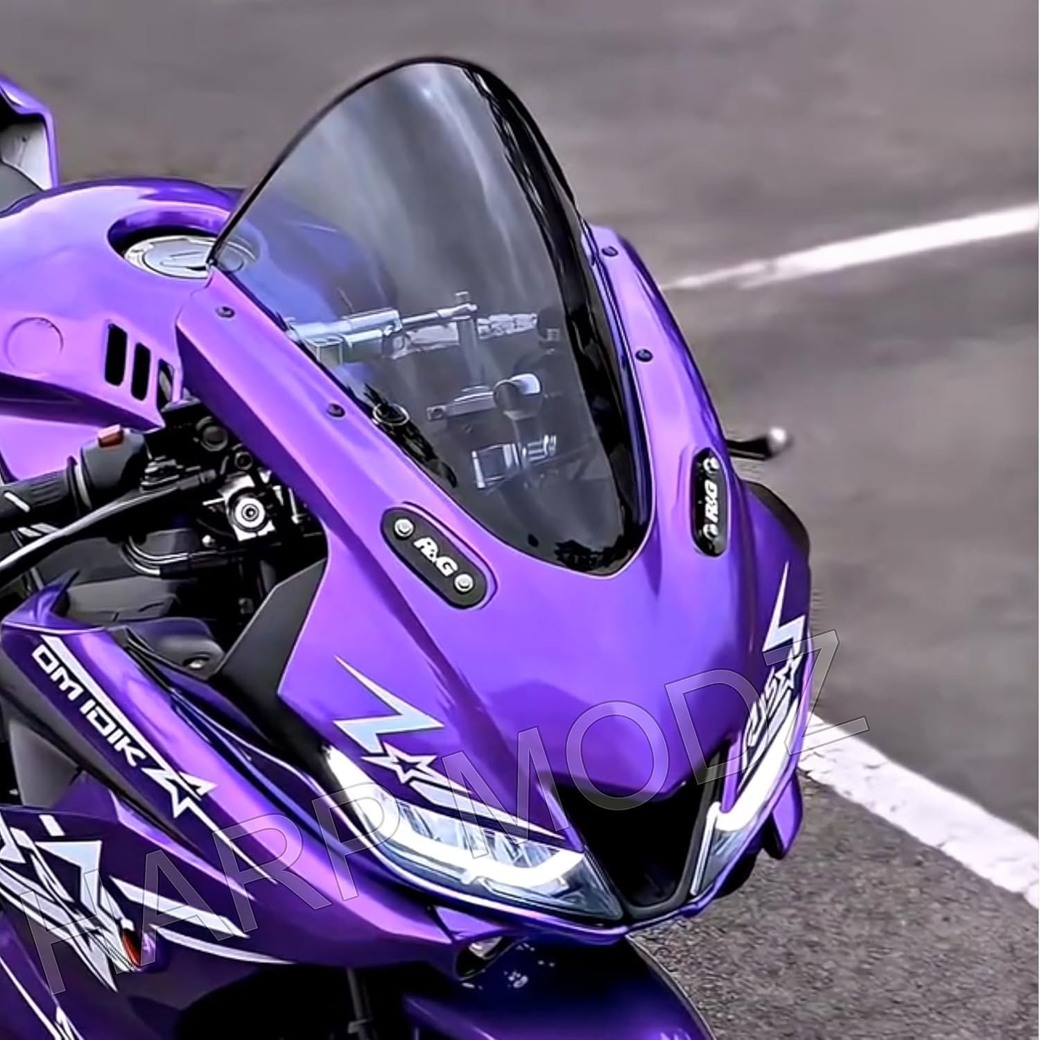 Amazon Brand - HARP MODZ® R15 V3 Full Bubble Indonesian Model Visor Windshield Wind Deflector Smoke Black (Direct FIT)-image-27