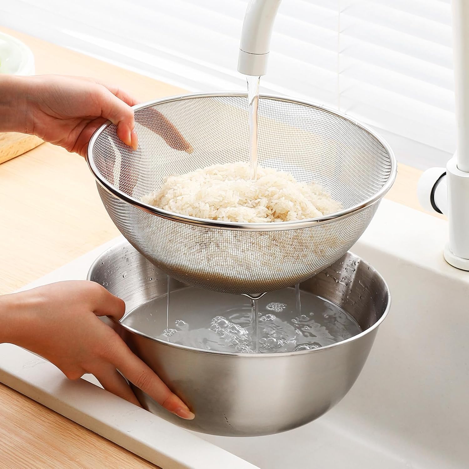 2-Teiliges 1200 ml Edelstahl Salatschüssel Set mit Sieb | 316er Schüssel 1200 ml 19 cm mit Skala, 304er Abtropfsieb 18 cm, Vielseitig zum Waschen, Sieben, Servieren und Vorbereiten