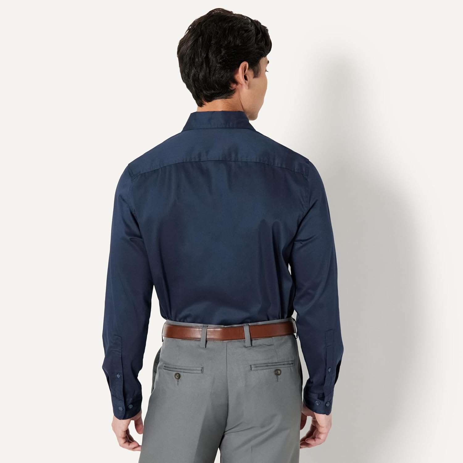 Amazon Essentials Men's Regular Fit Long Sleeve Wrinkle Resistant Stretch Dress Shirt - Image 4