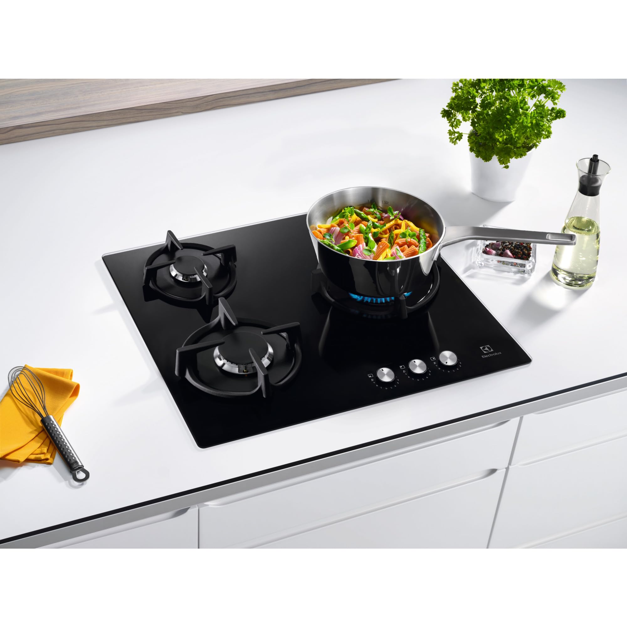 Electrolux KGE6633NOK Placa de gas de 60 cm y 3 zonas, Zona Wok, Mandos Frontales, Calor Instantaneo, Autoencendido electrónico, Termopar de Seguridad, inclue Inyectores para intercambio, Negro