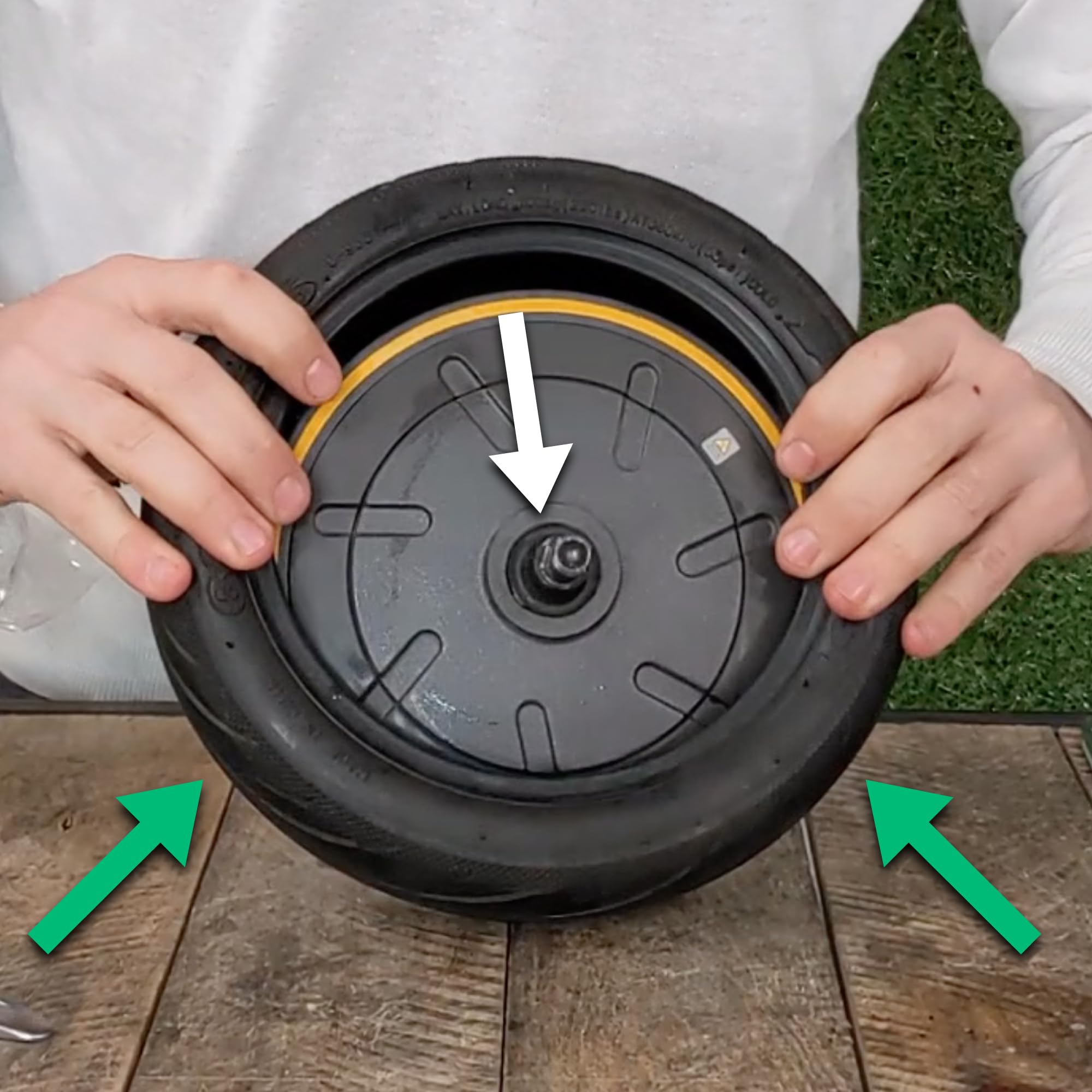 MOOVMOOV Ninebot G30 Max Tubeless 60/70-6.5 Tyre with Anti-Puncture Gel and Replacement Tubeless Valve - 10-Inch Tire for Ninebot G30 Max Scooter - Video Tutorial Included