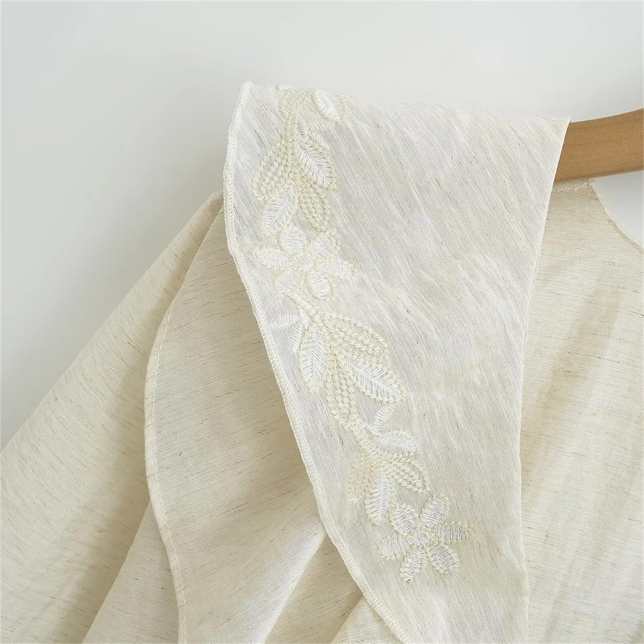 Camisa de manga larga con bordado blanco con volantes para mujer