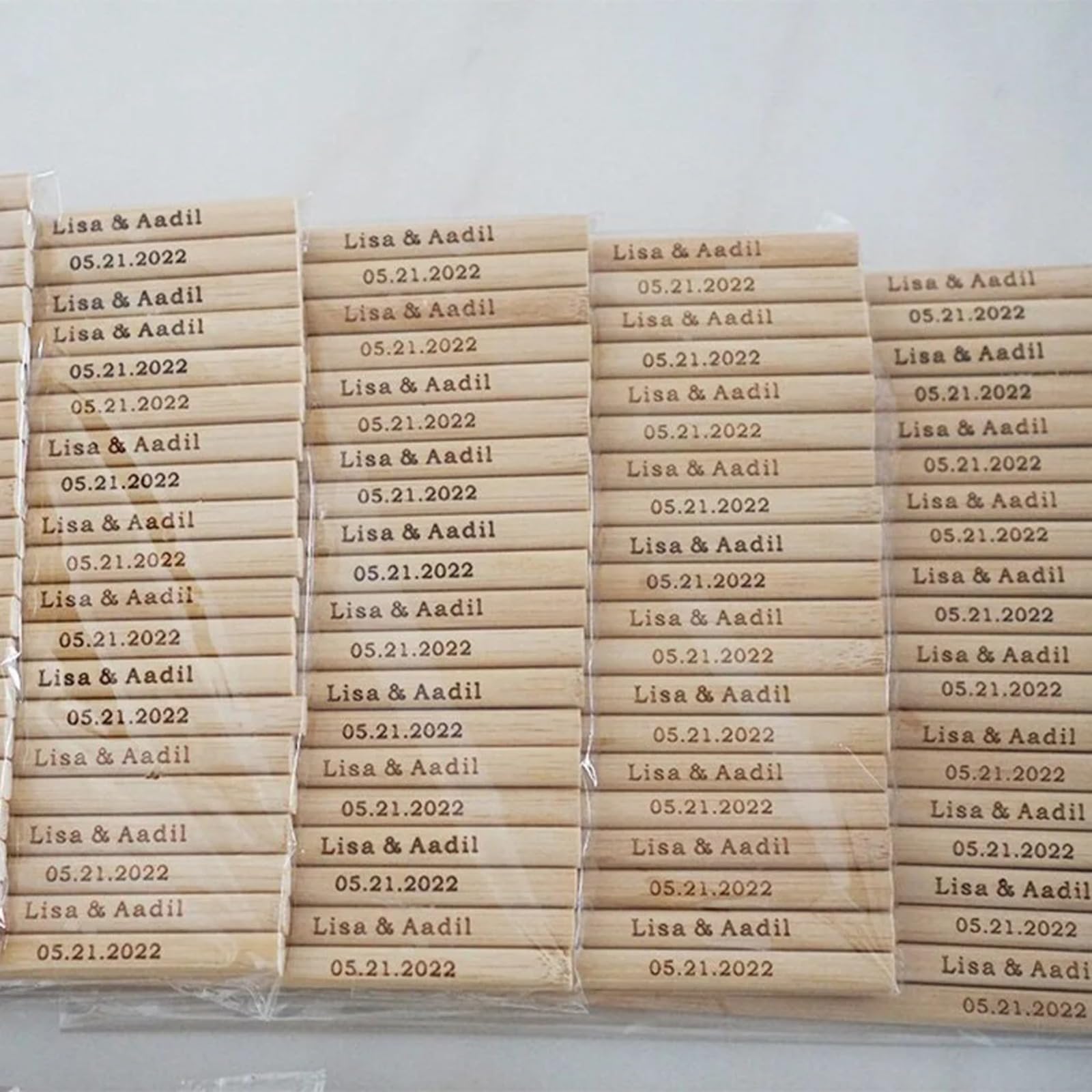 Lot de 10 à 200 paires de baguettes gravées personnalisées en vrac pour invités - Cadeau de couple pour anniversaire, fête prénuptiale (150 paires)