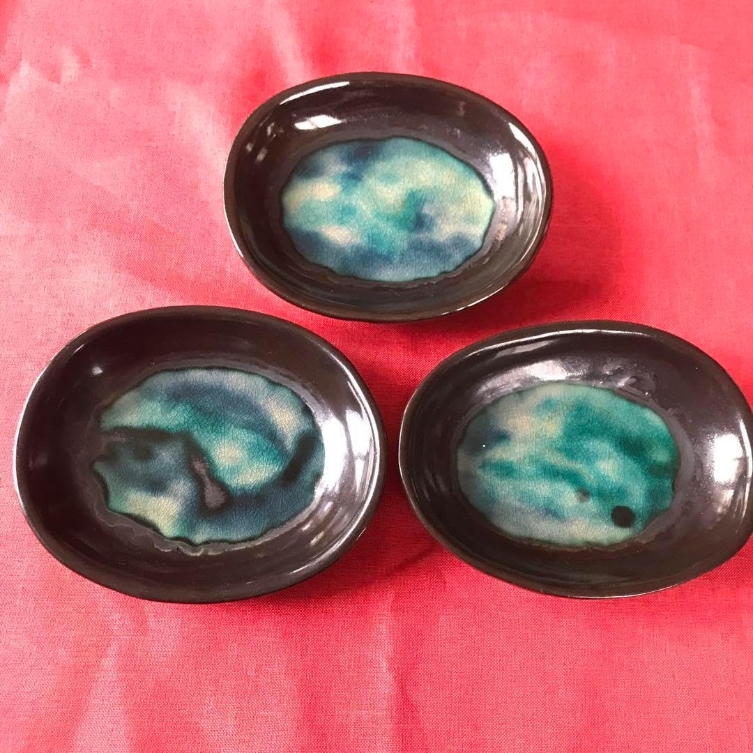 深い青の水色の濃淡が美しい石垣焼の器3枚　和食器　ガラス釉　楕円皿　やちむん 水色の器 深い青の水色の濃淡が石垣焼の器3枚 和食器 ガラス釉 楕円皿