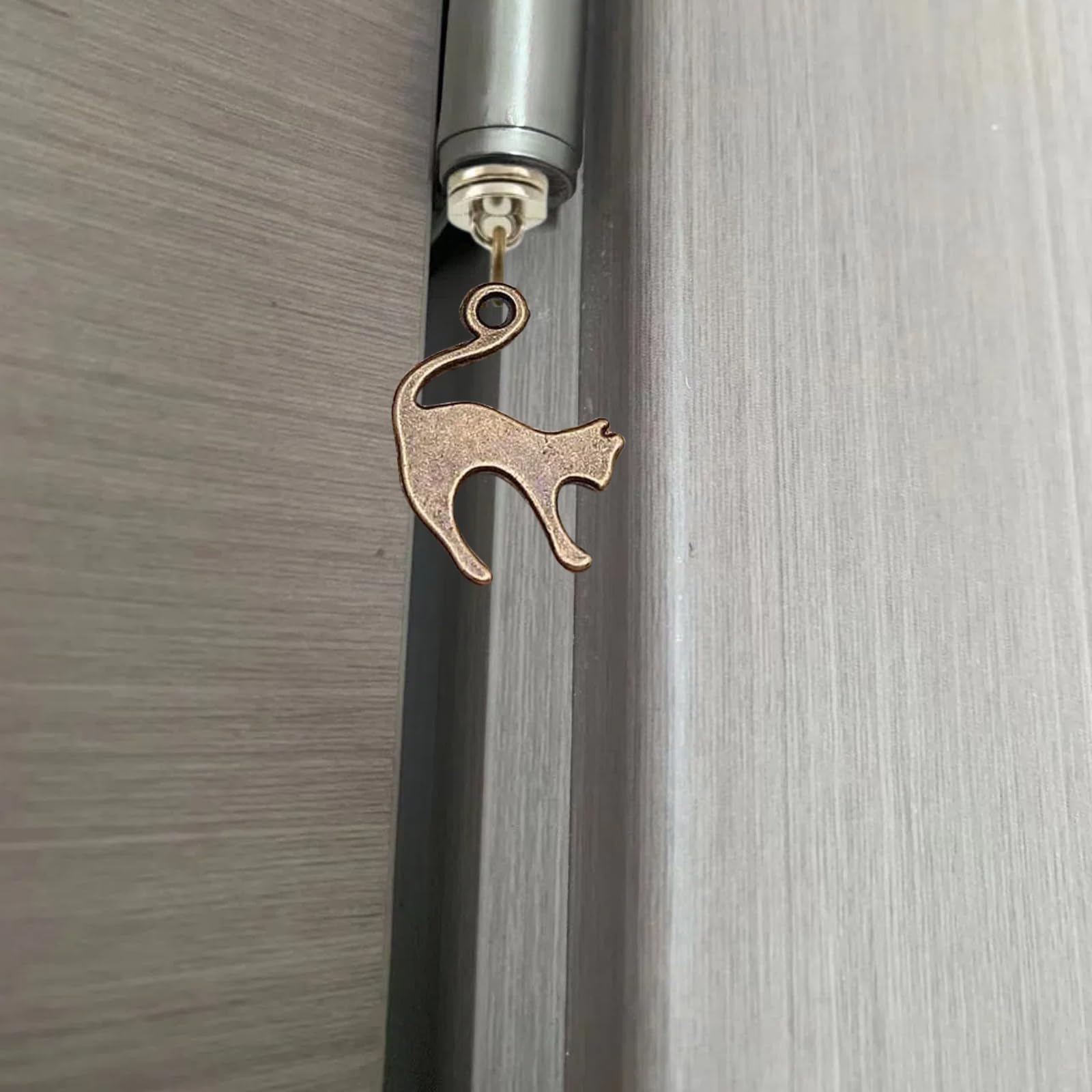 Brass Hinge Head Home Decoration Tiny cat,Magnetic Hinge Dropper Hanging,Magnetic Hinge Head Toppers,Door Hinge Pin Topper (Brass)