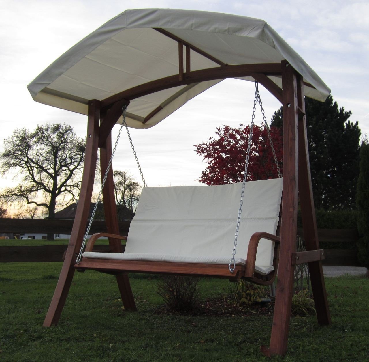 ALEOS. Design Hollywoodschaukel Gartenschaukel Schaukelbank KUREDO mit Dach aus Holz Lärche