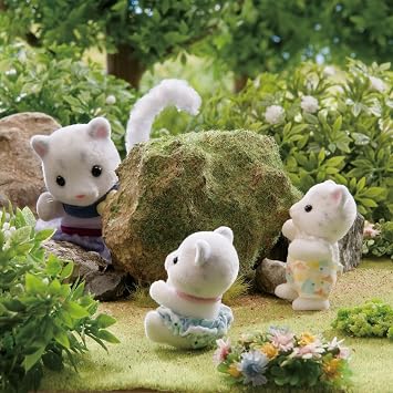 Sylvanian Families - 5814 Snow Leopard Family, Playset with Animal Figure, Velvety Animal Figures, Leopards, Toys for Children Aged 3 and Up
