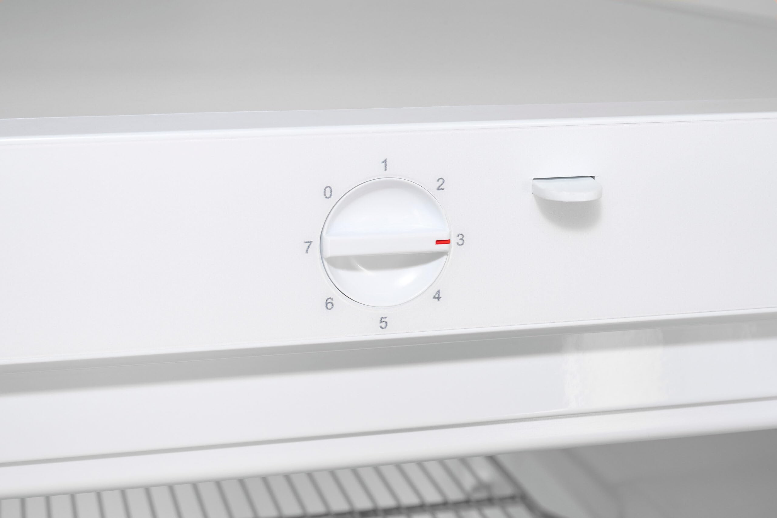 Exquisit® Frigorífico para Bebidas 296L, Color Blanco, Clase E, Puerta Reversible, 6 Estantes de Rejilla, Tirador Externo de Acero, Iluminación LED, Medidas (163,0 x 60,0 x 62,0 cm)