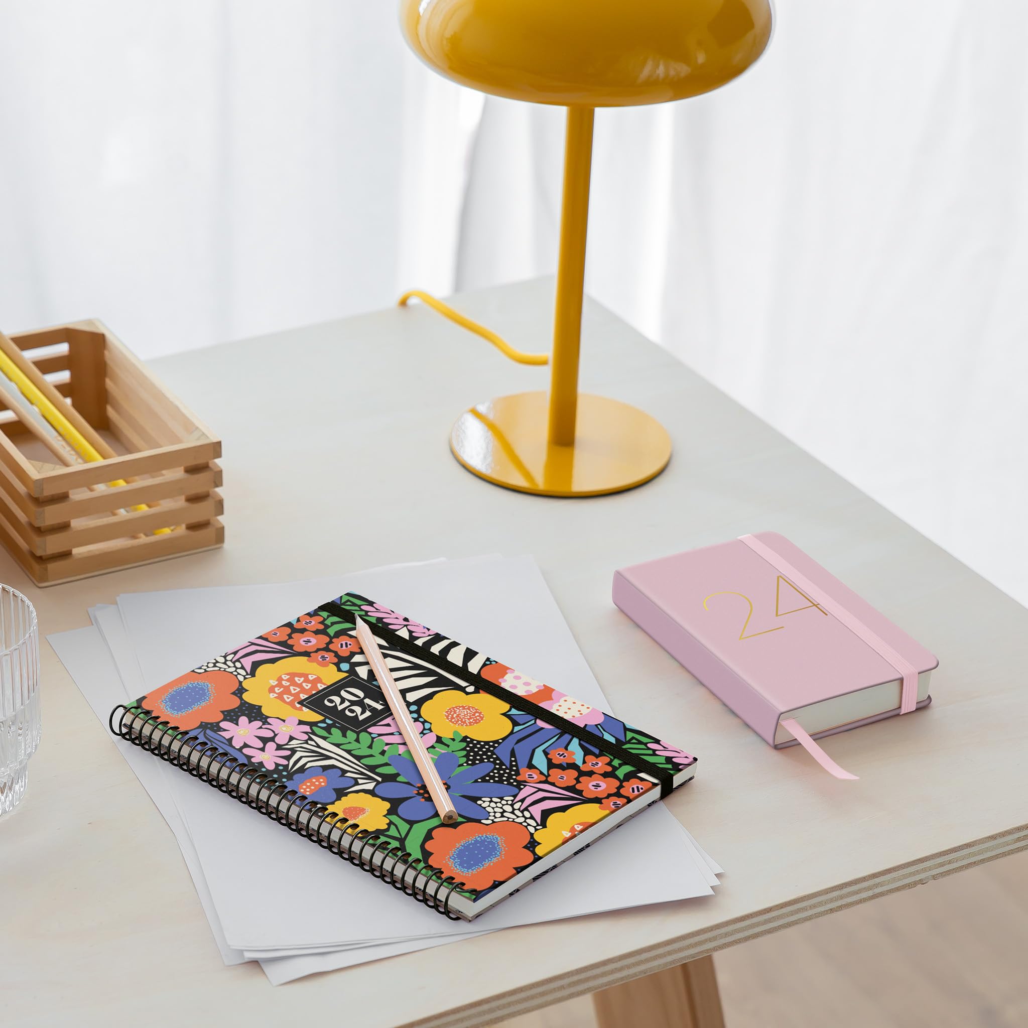 Image secondaire de Agenda Annuel 2024 Miquelrius - Semainier Floral avec Fermeture Élastique