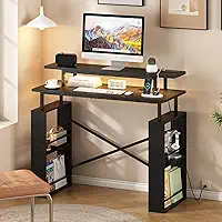 Escrivaninha Mesa para Computador, Mesa para Escritório com 2 Níveis de Mesa, Tomada Integrada e Espaço de Armazenamento Lateral, Ideal para Home Office e Jogos, Preto
