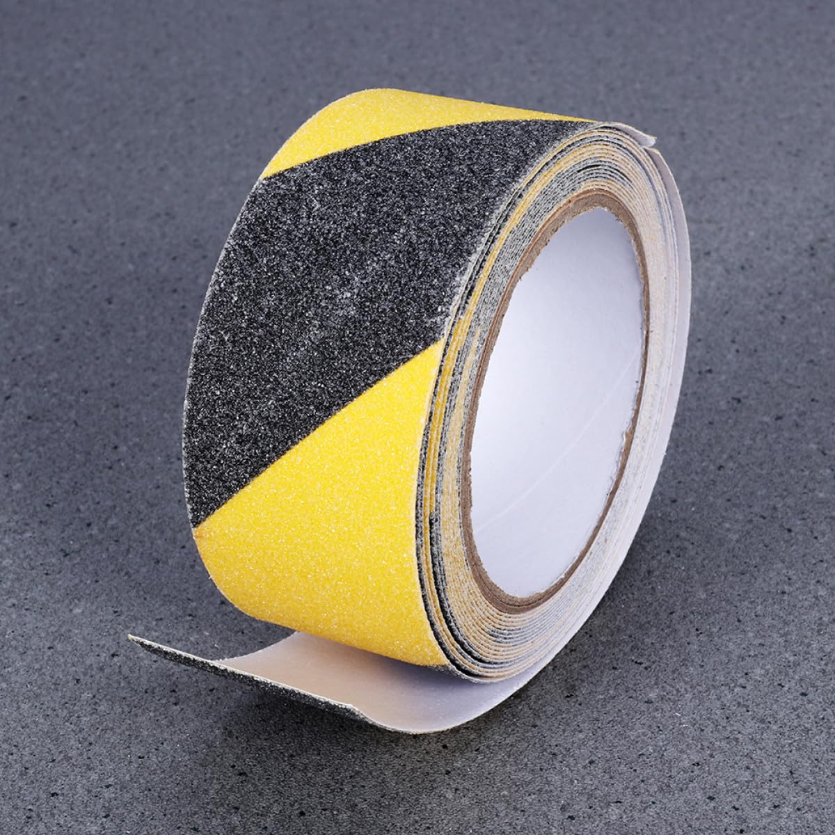 KOMBIUDA 2 Nastro Antiscivolo Sicurezza Nero Giallo Adesivo per Gradini e Aree Rischio Resistente e Ben Segnalato per Uso ed Esterno