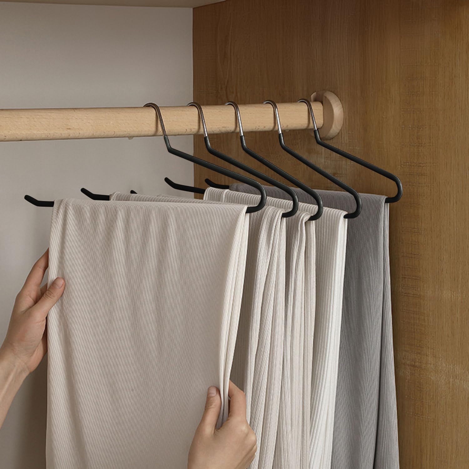Grucce antiscivolo per pantaloni a forma di S in acciaio inox nero, set da 6, adatte per appendere jeans, sciarpe e pantaloni | Leroy Merlin