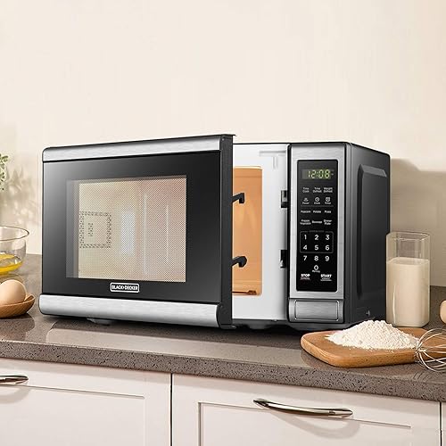 Miniatura 6 de BLACK+DECKER EM720CB7 Horno microondas digital con puerta giratoria con botón, bloqueo de seguridad para niños, 700 W, acero inoxidable, 0.7 pies