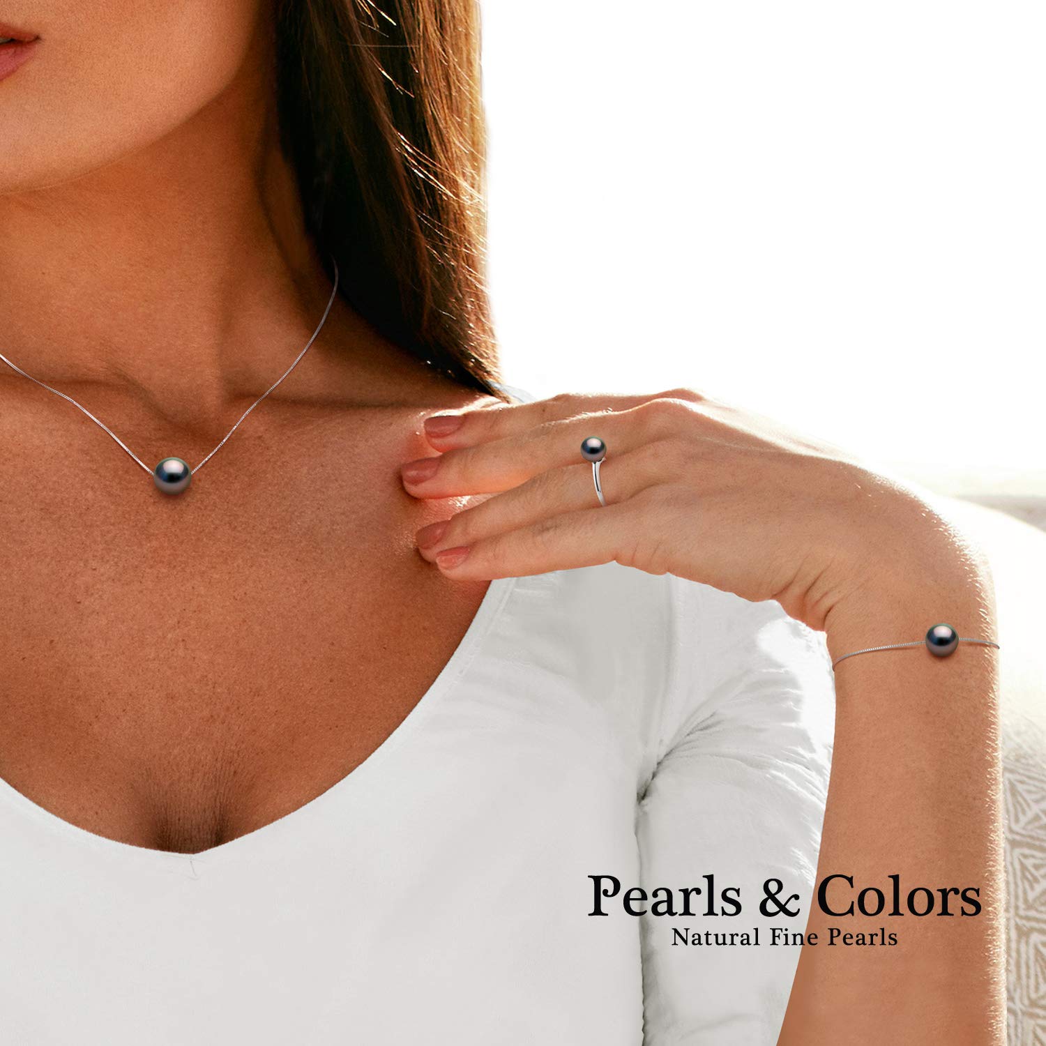 PEARLS & COLORS - Pendentif Diamant 0.010 Cts Véritable Perle de Culture de Tahiti Poire 8-9 mm - Qualité A+ - Disponible Or Jaune et Blanc - Chaîne Offerte - Bijou Femme - Écrin Offert