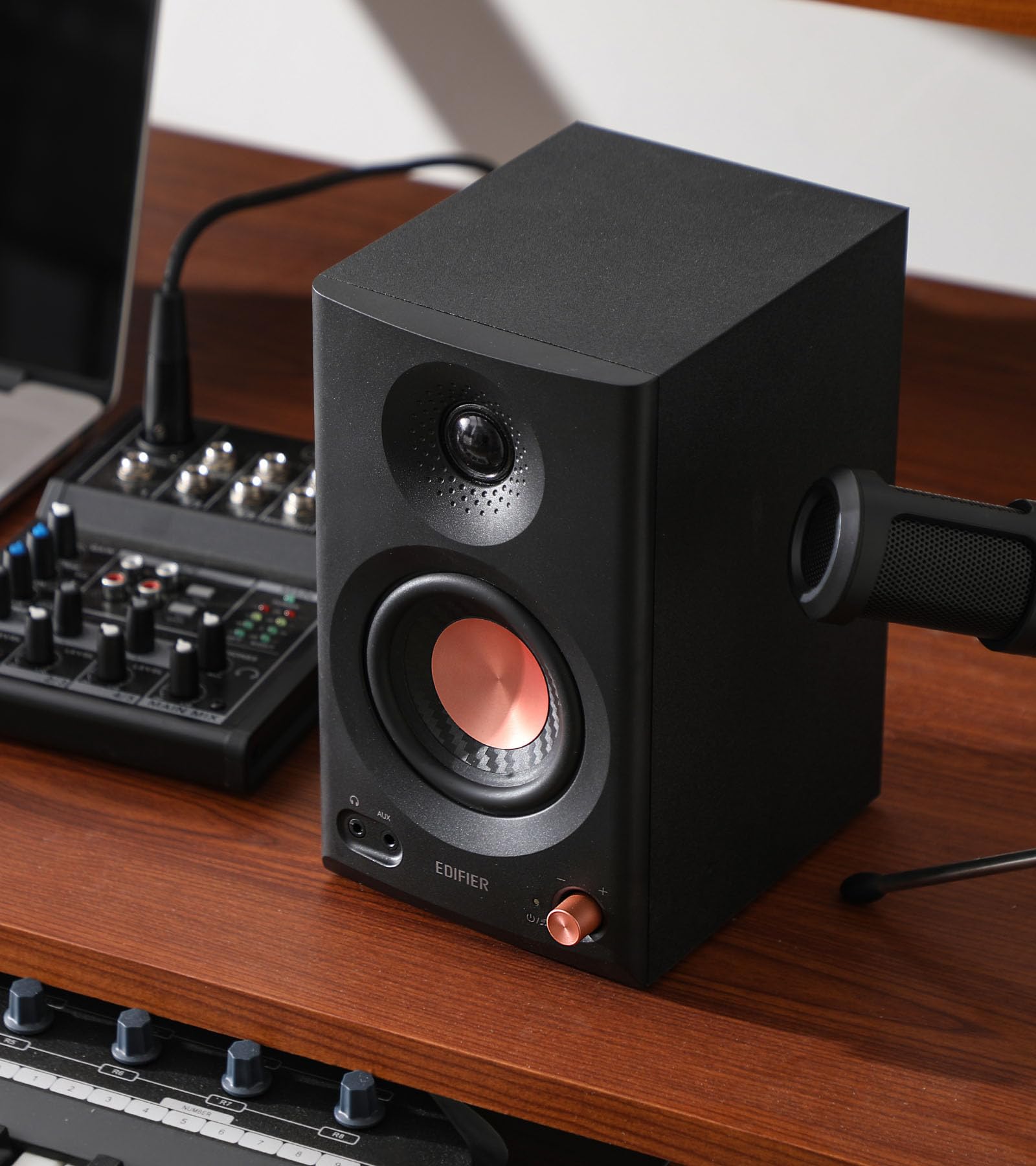 Edifier MR3 - Haut Parleurs de Studio Compacts 2.0, Hi-Res Audio, Bluetooth V5.4, Contrôles physiques, RCA, AUX, Application Mobile, 2x18W, Noir