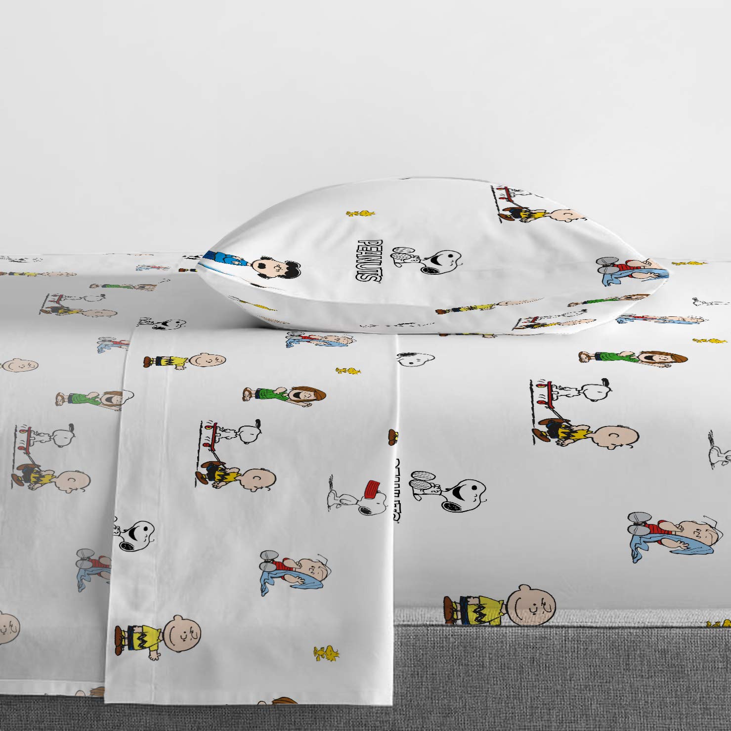 Drap plat vintage pour lits jumeaux Peanuts Gang Snoopy par Esmond des années 1960, étoiles, nuages, arachides, personnages, heure du coucher - France