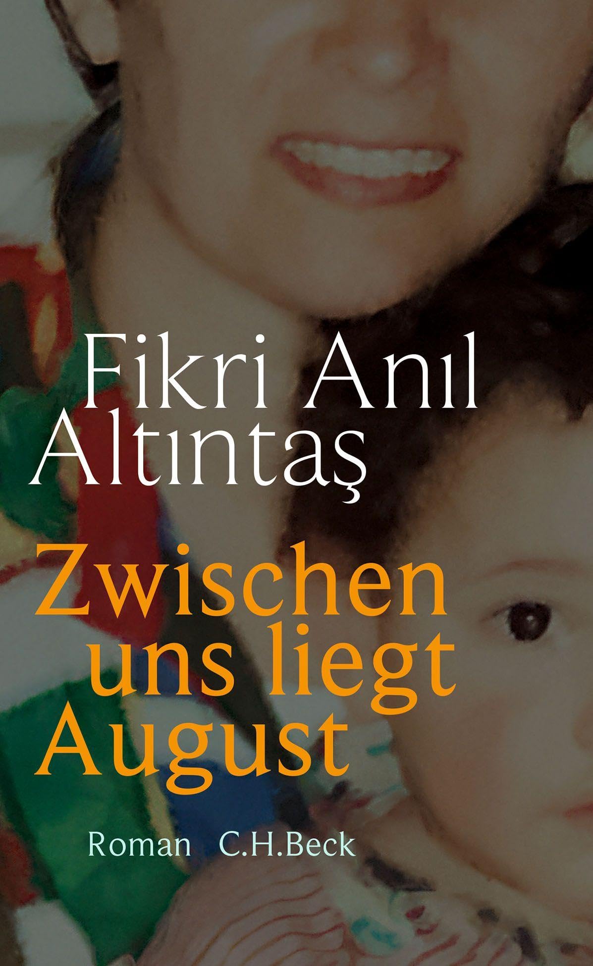 Zwischen uns liegt August: Roman