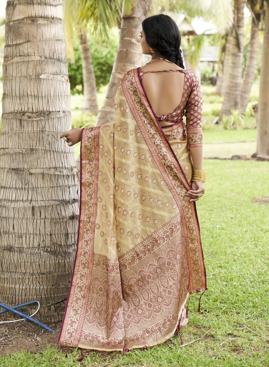 SGF11 Women's Organza Kanjivaram Pure Soft Silk Handloom Saree Pure Golden Zari With Blouse Piece product image 3