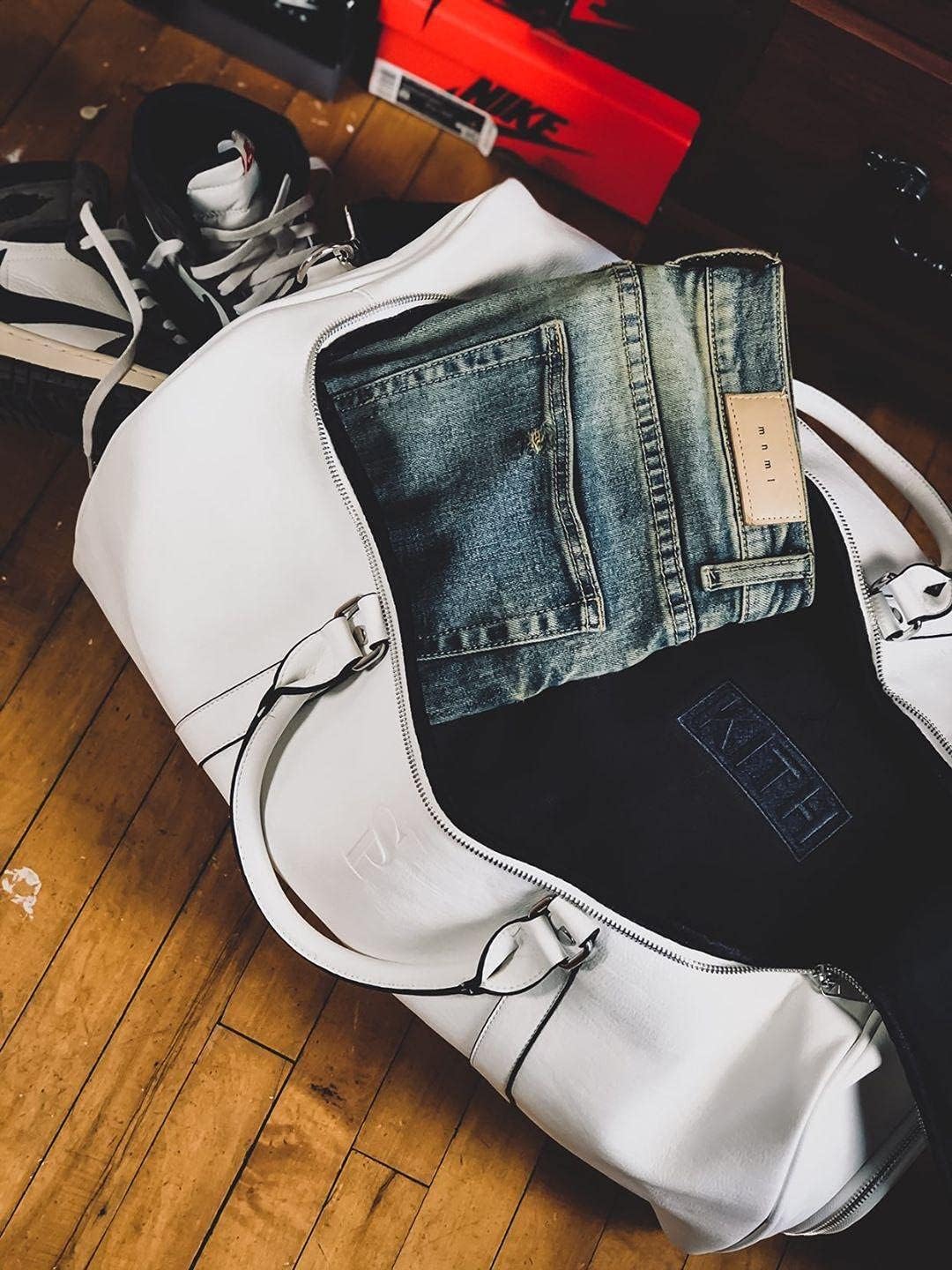 Sole Premise Leather Sneaker Bag Duffle Travel Shoe Bag (White)