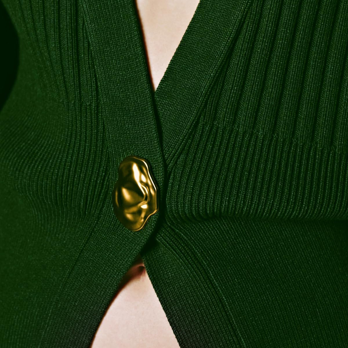 URBAN REVIVO Women's Cardigan V-Neck Lapel Long Sleeve Knitted Cropped Casual Sweater with Metal Button 2025