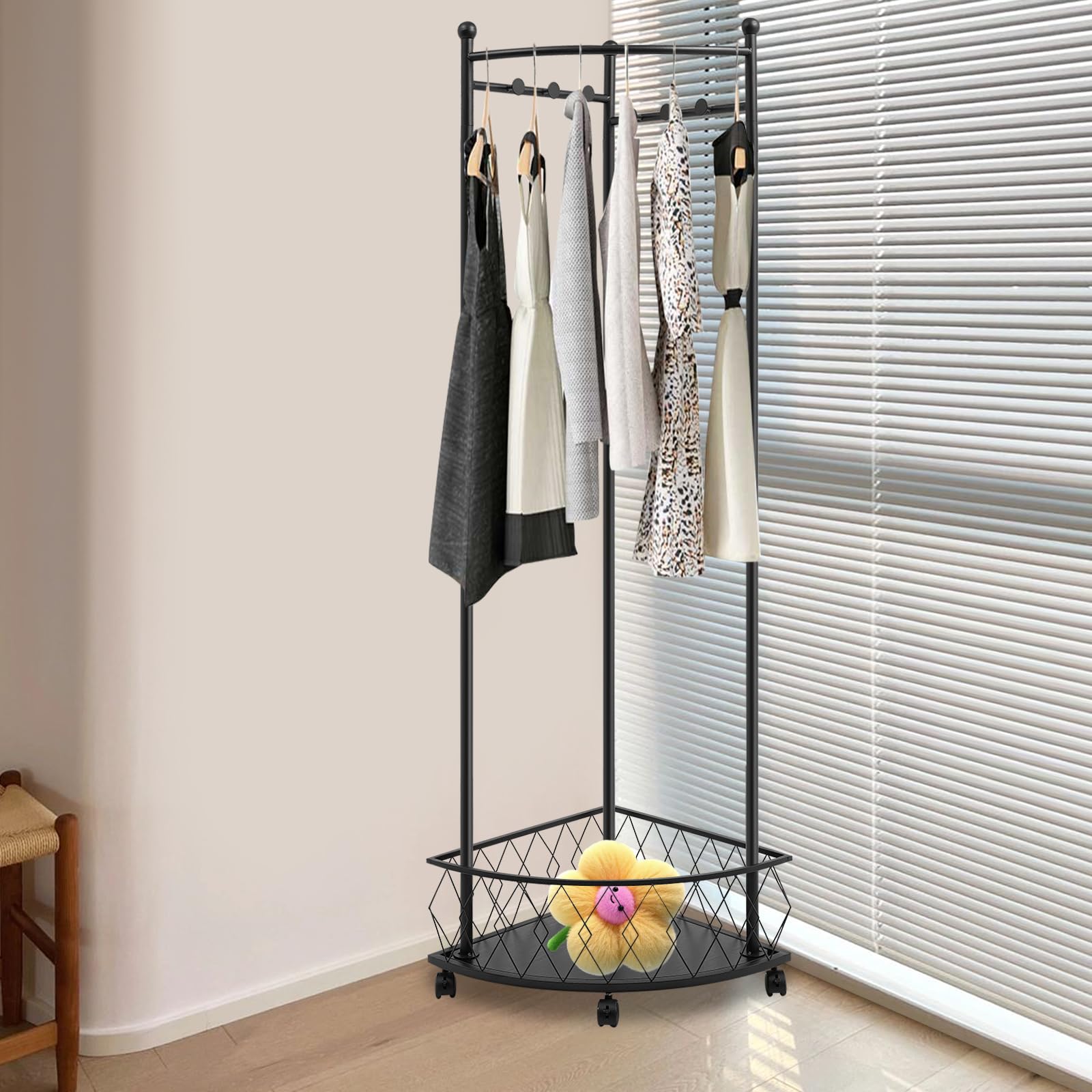 Perchero móvil con cesta de almacenamiento, perchero de esquina de metal con 4 ruedas, perchero de esquina independiente con 6 ganchos para ropa, sombreros, bolsos, pasillo, entrada (negro)