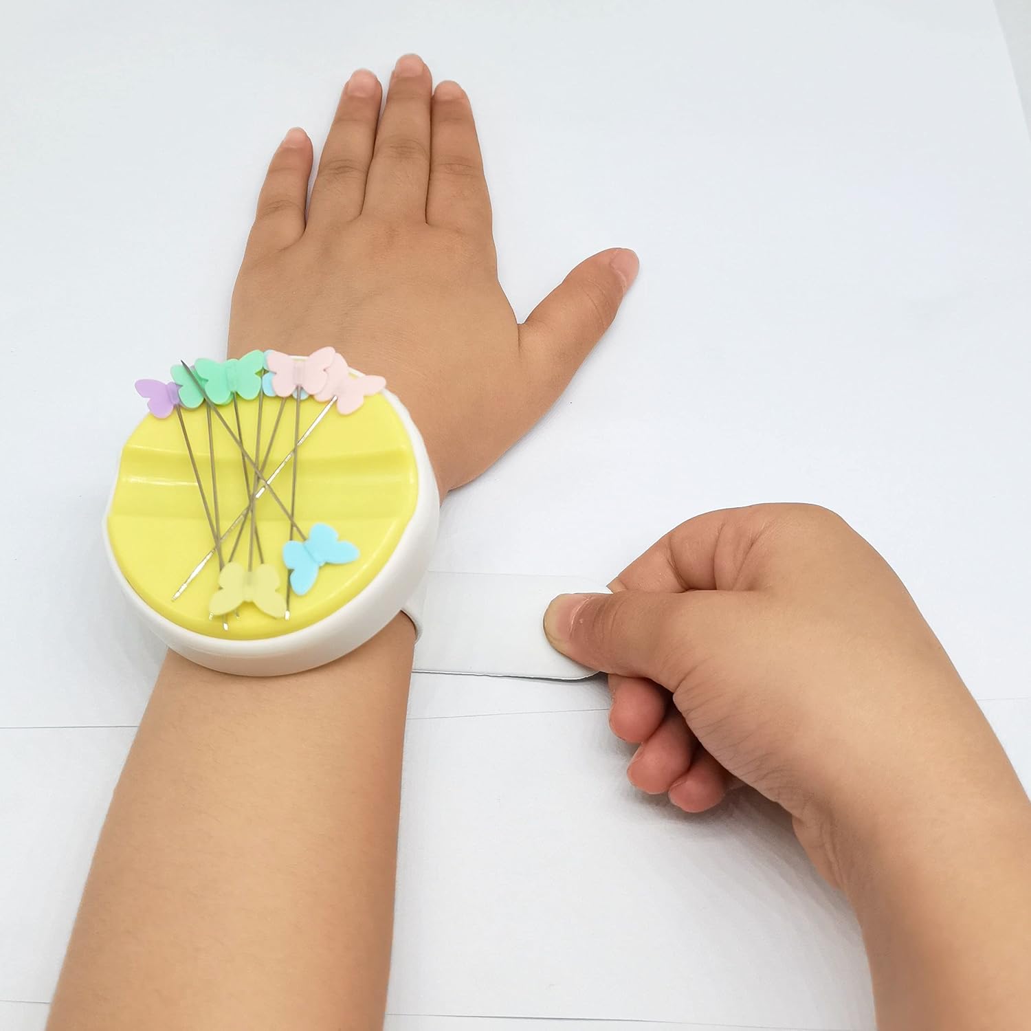 HONEYSEW Magnetic Wrist Pin Holder Quilting Pincushions Sewing Pin Cushion Caddy Storage Pincushion (Yellow)