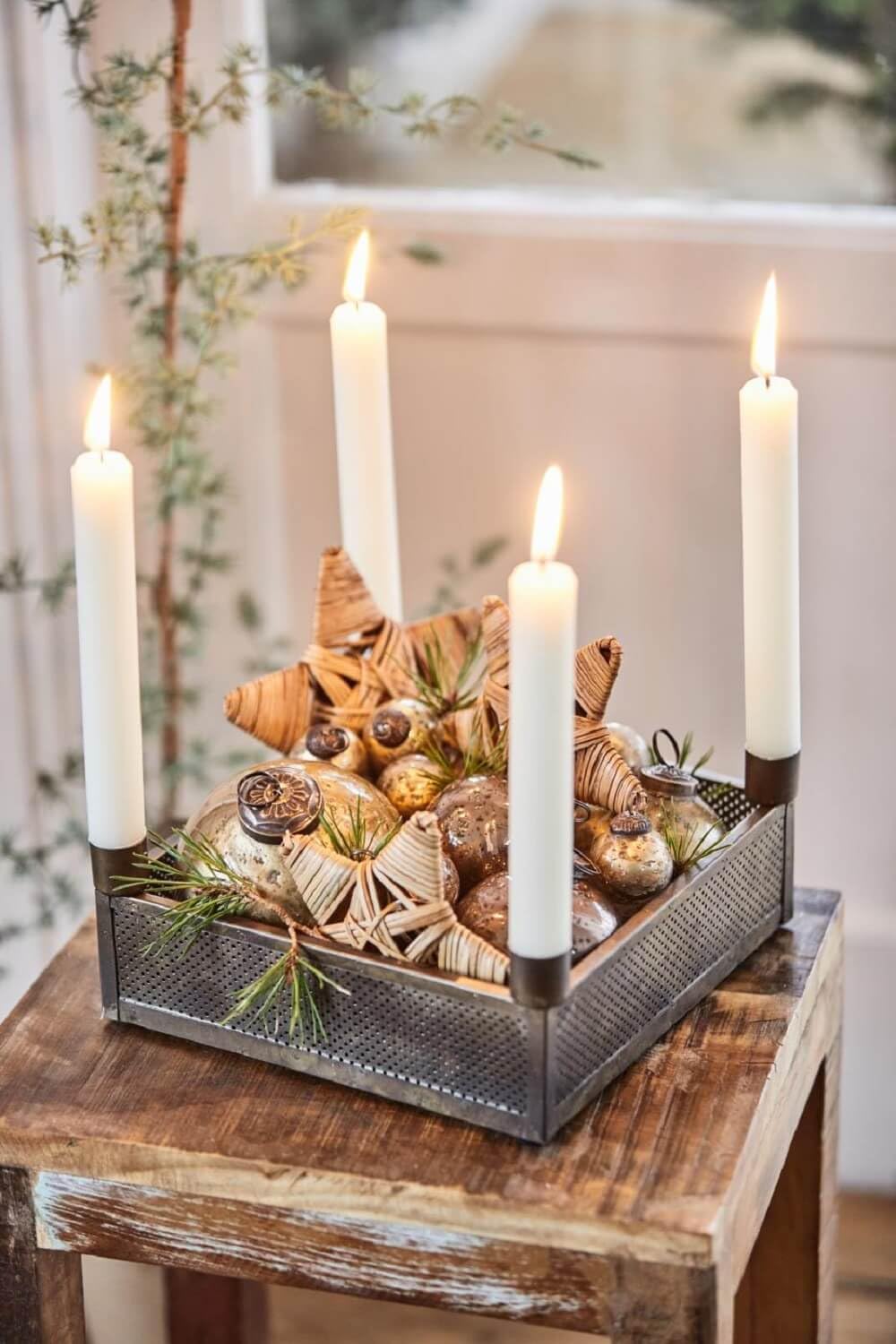Adventstablett Rund Für 4 Kerzen – Metall, Cremeweiß, 29 Cm, Kerzenhalter Für Stabkerzen, Weihnachtsdeko Für Tisch, Kamin
