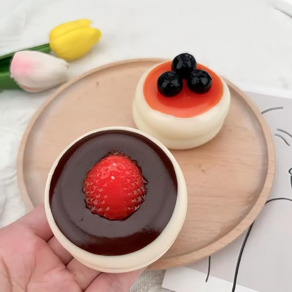 スクイーズ いちごのスフレ ケーキ おもちゃ 反発 【新感触!水感もちもち】 ストレス解消 グッズ 癒し 握る玩具 耐久性TPR 洗える 伸縮自在 子供 大人 兼用 プレゼント - 3