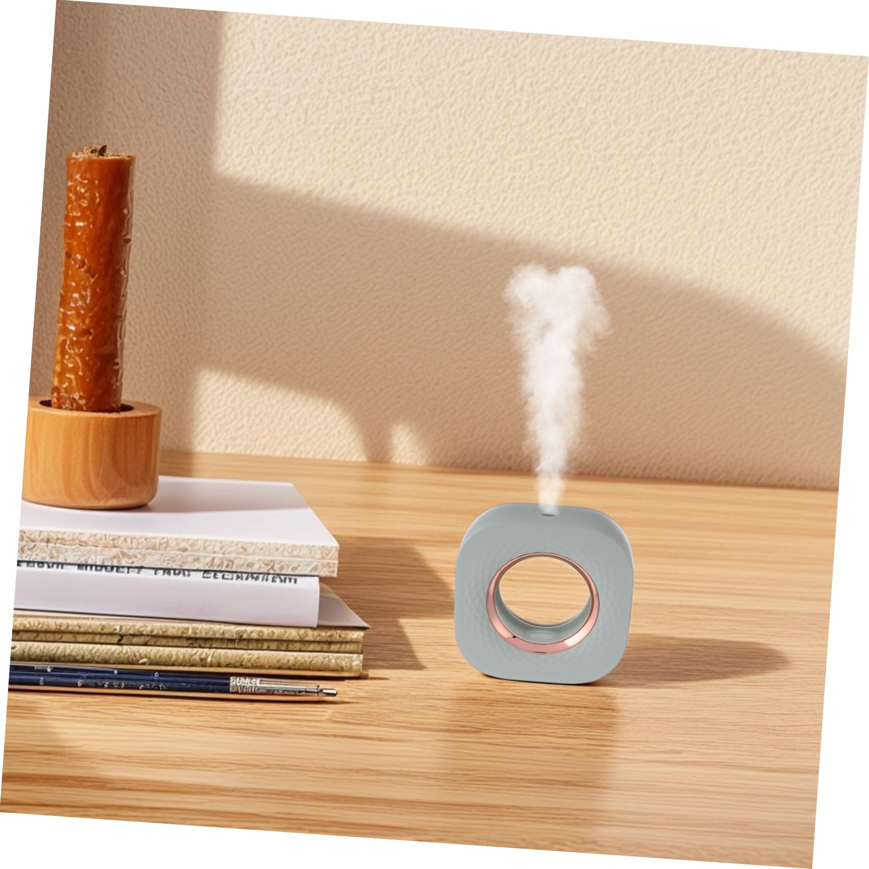 Diffusore Essenziale Compatto in Abs, Profumatore Spray Auto | Verde Chiaro, Uso Indoor e Camper, Facile da Usare, 2 Batterie Aa Incluse