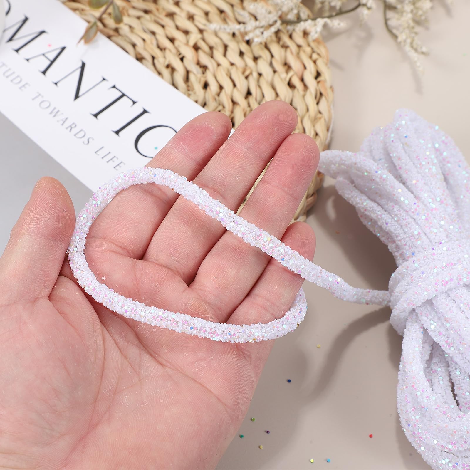 PATIKIL Sequins Rope, 5.5 Yard 6mm Sequins Rhinestone Tube Cord pour Wedding Dresses Earring Costume Clothing Shoes Jewelry DIY Crafts Making Accessory, White - 4