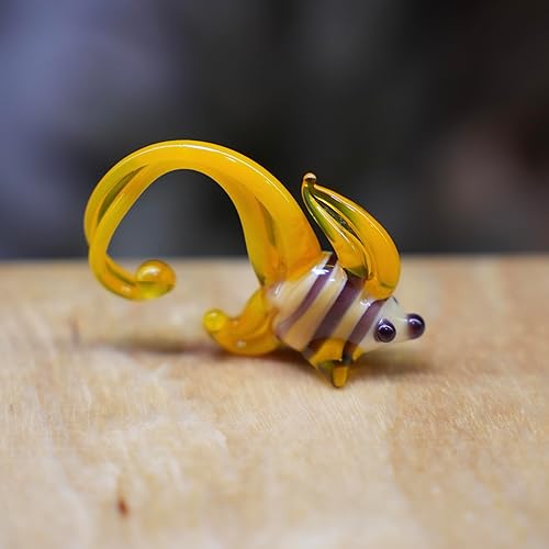 Miniatura 3 de 1 Yellow Glass Fish Figurine Hand-Blown Murano-Style Miniature Collectible Sea Animal Ornament for Dollhouse, Shelf & Desk Tiny Art Glass Gift